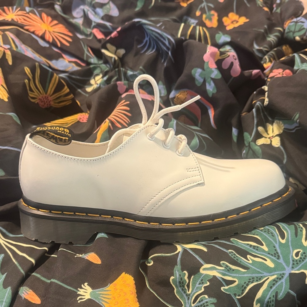 Dr. Martens Airwave White Leather Oxford 1461 Iced Clear Soles